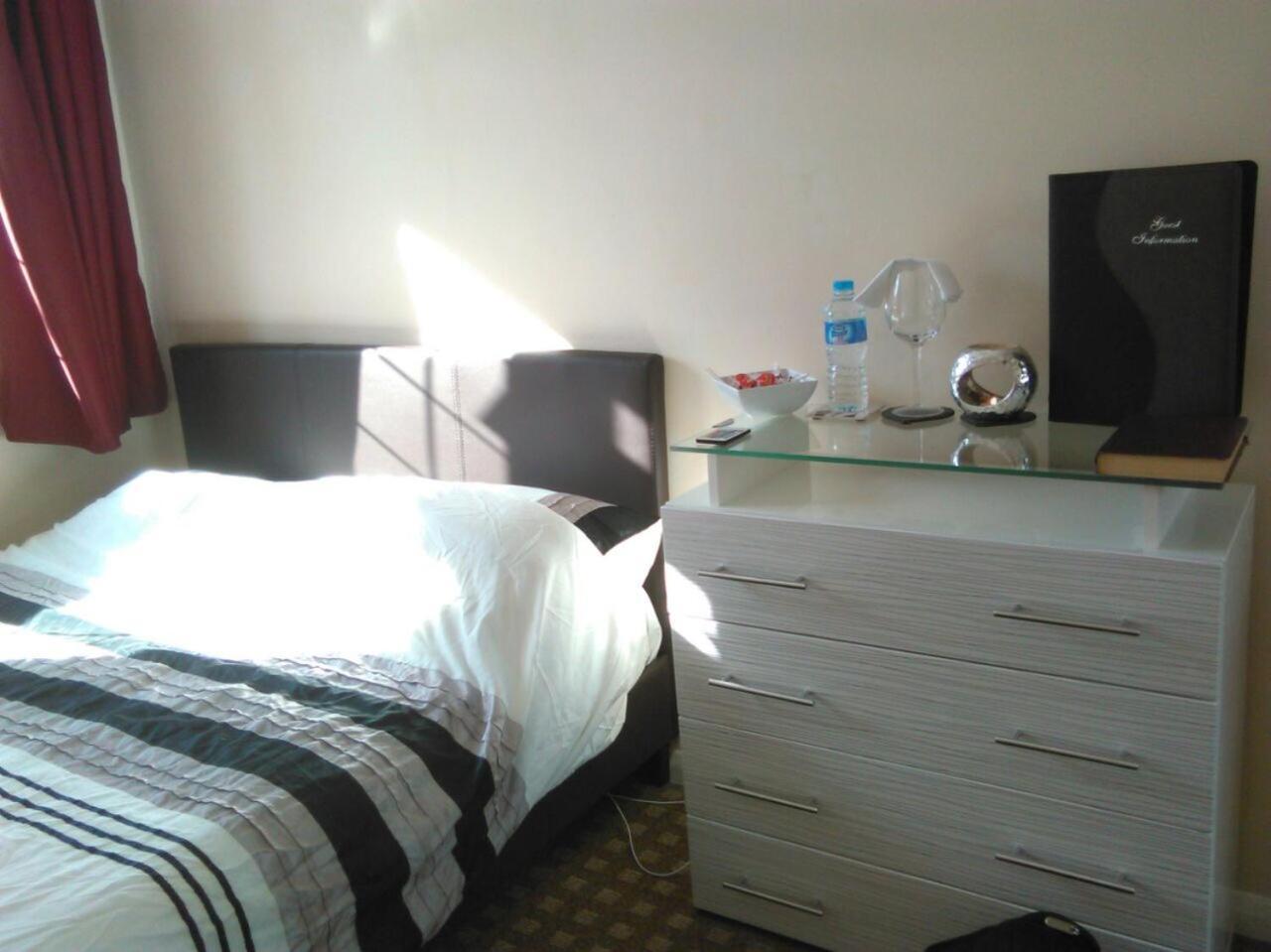 Bianca'S House Hotel Heathrow Airport Slough Dış mekan fotoğraf